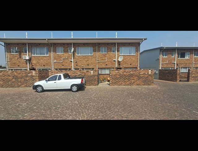 2 BEDROOM TOWNHOUSE FOR SALE IN WITFIELD